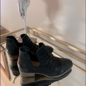Seychelles size 8 Black Booties, only worn once!!